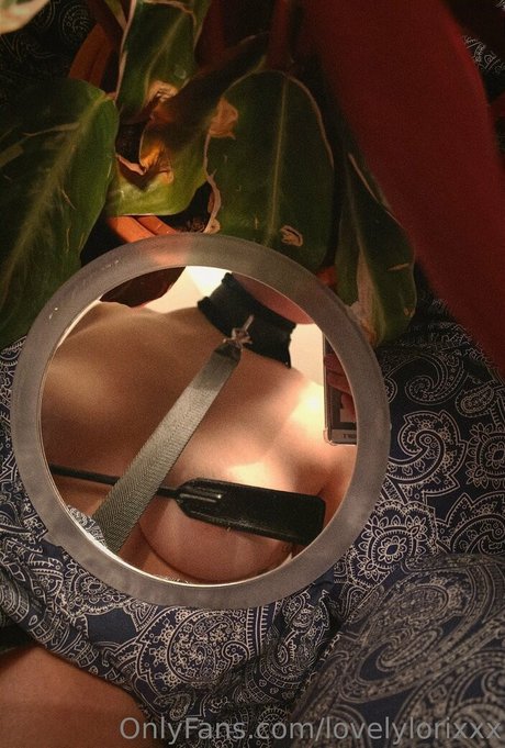 lovelylorixxx erotic model image