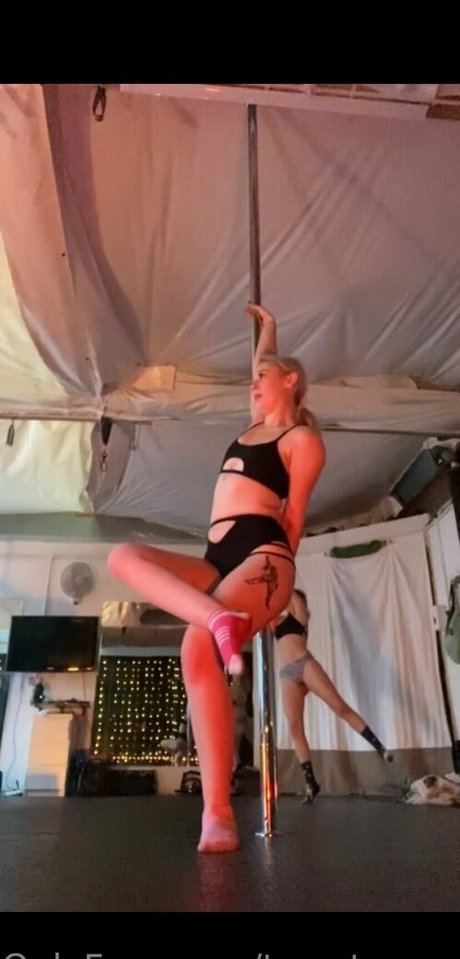 twentypercentdisgusting model naked pic