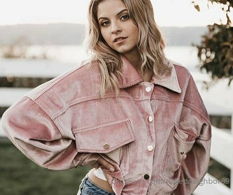 kendrathomas18 naked actress photos