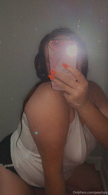 peachyly pornstar adult img