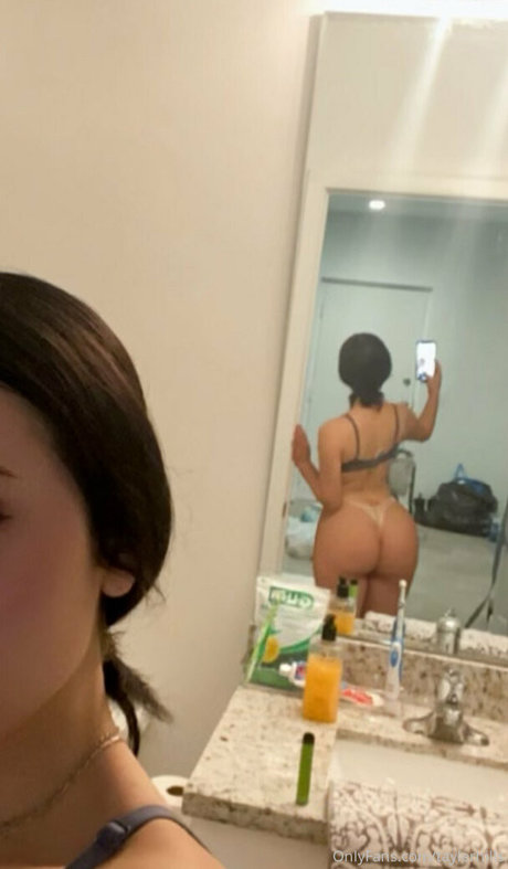 taylerhills nude star photos