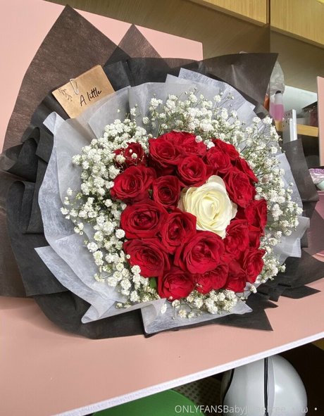 strawberry soju princess exclusive model pic