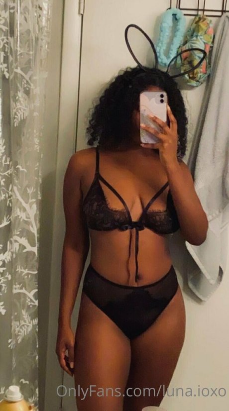 luna ioxo model sexy pics
