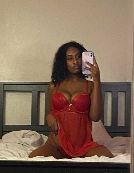 luna ioxo nude model picture