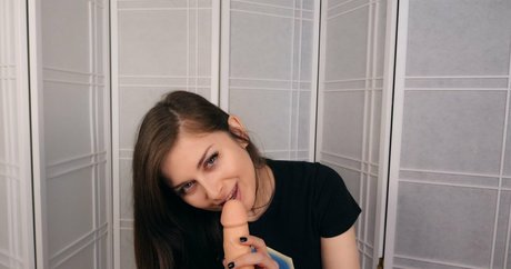 ellieidolfemdom beautiful pornstar picture