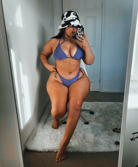 Holly Marston sex model pic