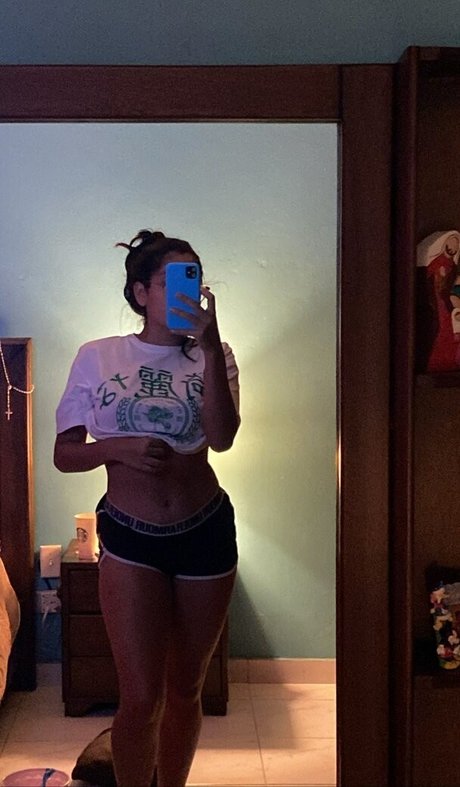 Itzel Lozano model picture