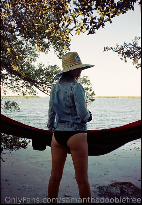 samanthadoobiefree sexy pornstar image