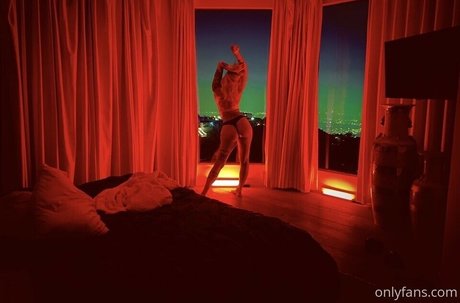 iamheaveniamhell erotic pornstar images