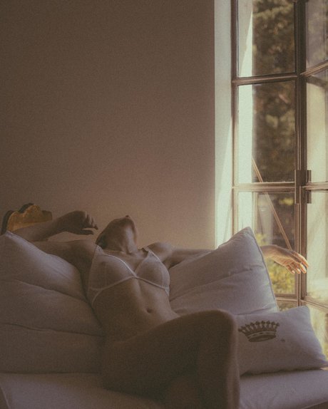 Niki Anson high quality actress pic