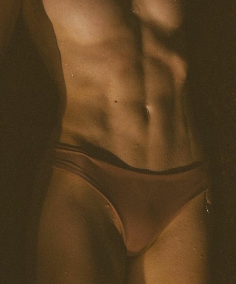 Niki Anson star hd photo