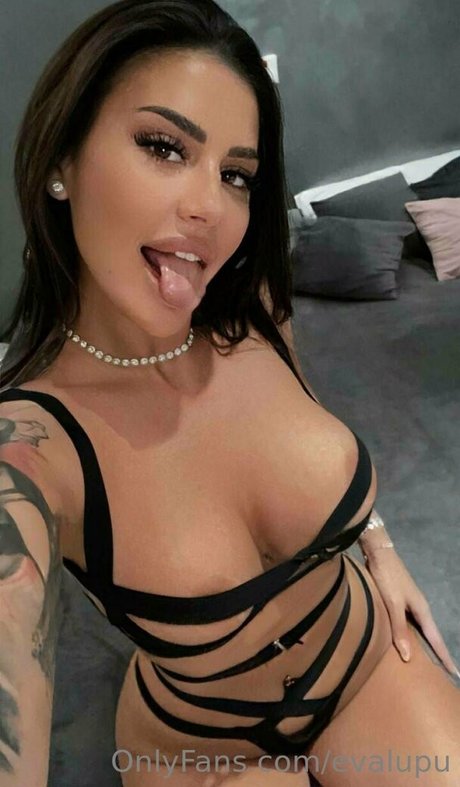 evalupu porn model picture