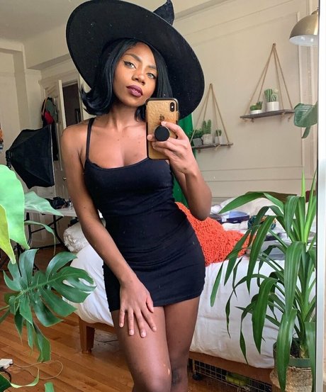 egirls model xxx image