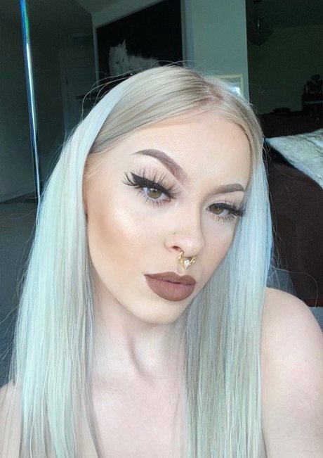 queennkaitlynnvip pornstar nude galleries