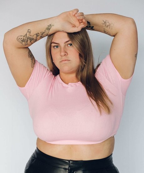 chynna naked model gallery