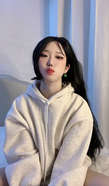 imeva high quality model image