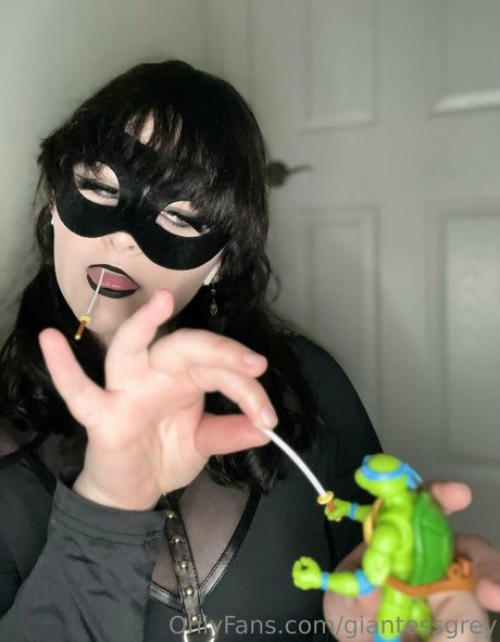 giantessgrey star top photo