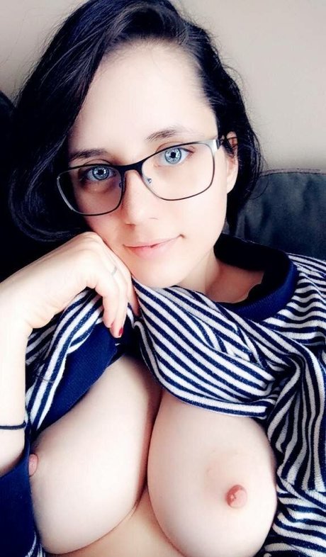 Saffron Bacchus perfect model gallery