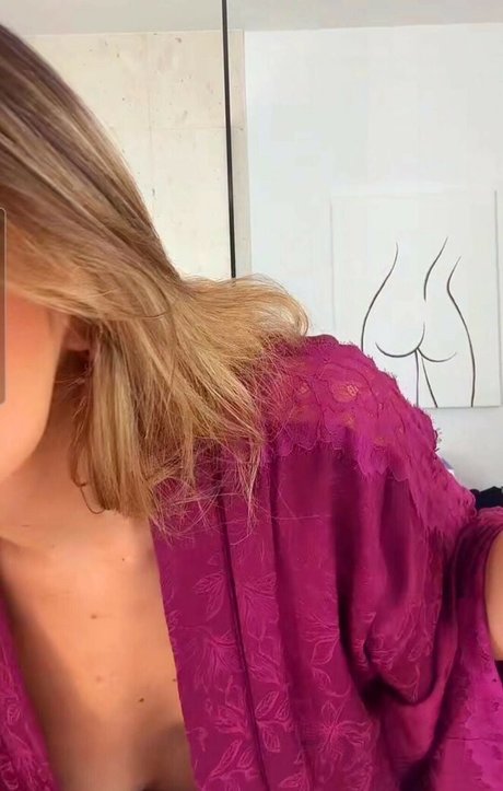 Vale Genta sexy actress pictures