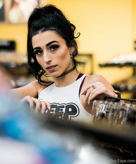 missfayevip model exclusive pictures