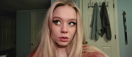 Sativa Skies model naked photos