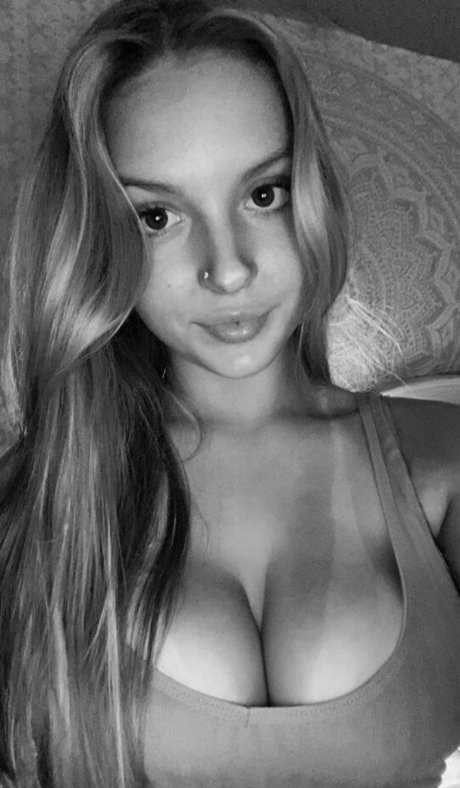 Lilly A top actress pictures