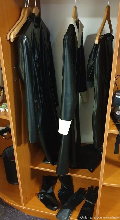 neonlatex model porn archive