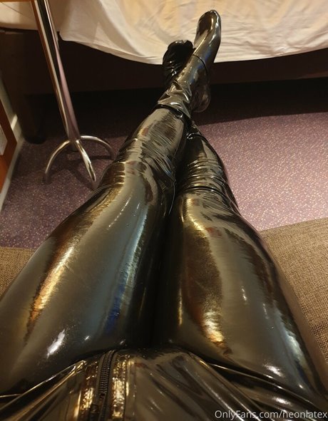 neonlatex naked actress archive