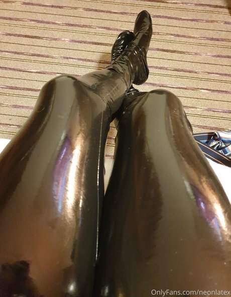 neonlatex pornstar exclusive image