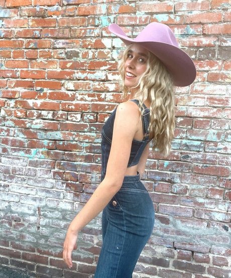 Jenna Davis hot actress archive