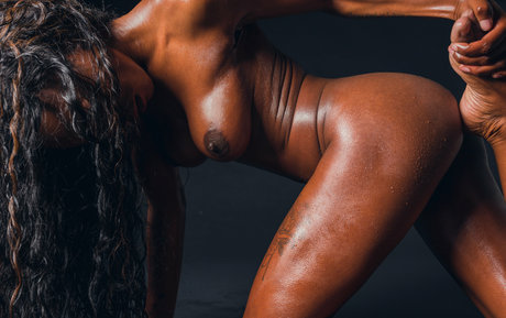 Mimi Desuka model nudes pic