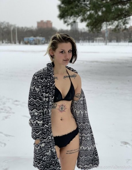 alienslush xxx model picture