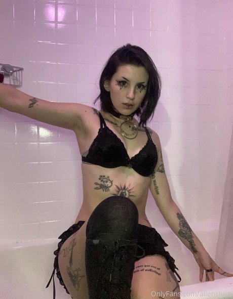 alienslush erotic model photos