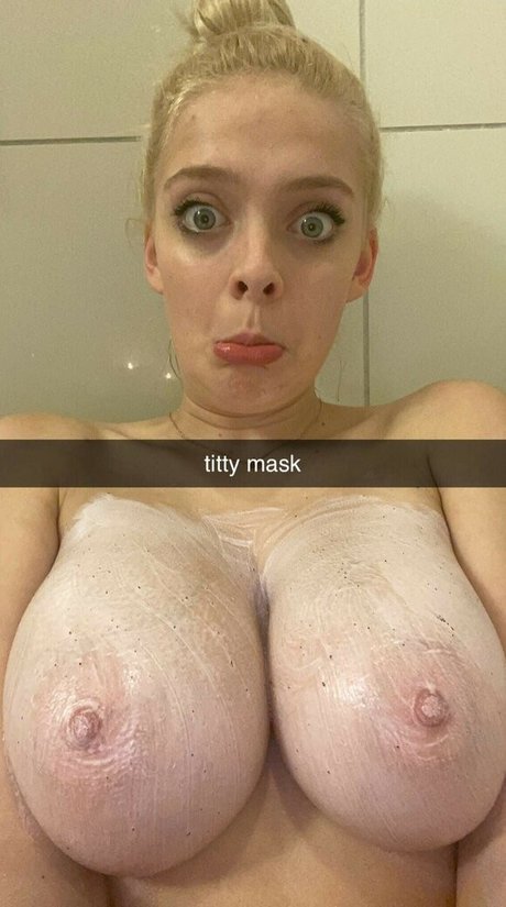 Coral Brekkan sexy actress pics