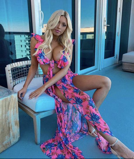 Amanda Casey Vance sexy model gallery