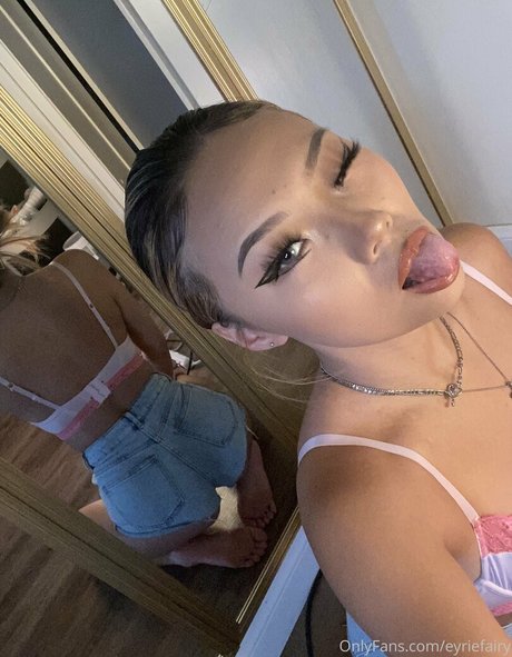 siamesesluts erotic model pic