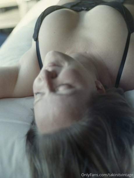 takinitvintage art model picture