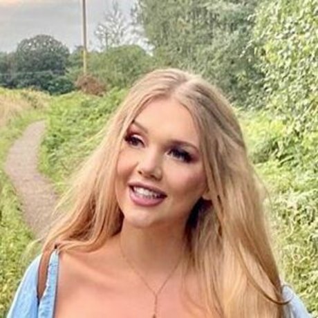 Lucy May Dawson art model pic