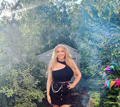 Lucy May Dawson art star pics