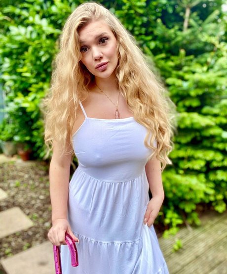 Lucy May Dawson hot star img