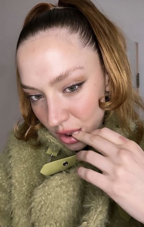 Luna Montana star high quality picture