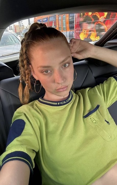 Luna Montana model hot pics