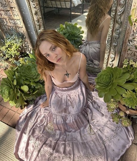 Luna Montana art actress photos