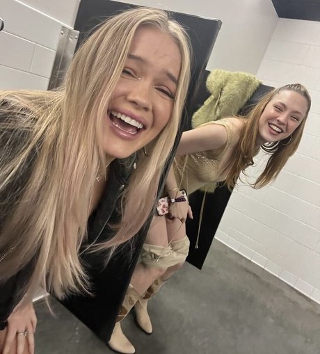 Luna Montana pornographic star gallery