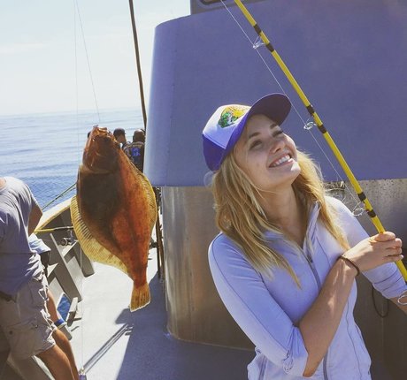 Virginia Gardner pretty model galleries