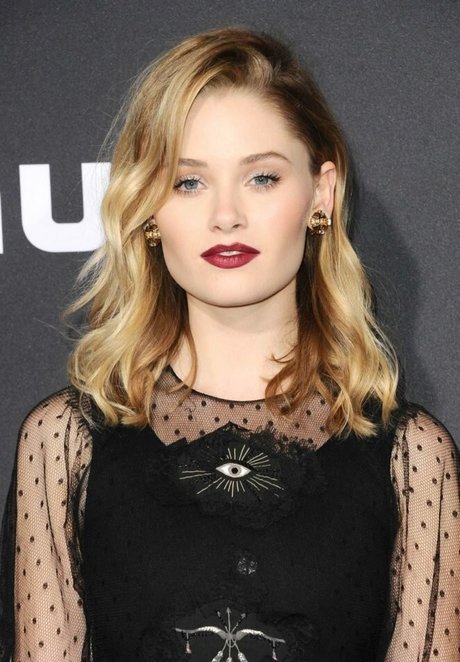 Virginia Gardner model hot photo