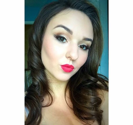 Julia F star naked picture