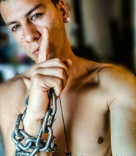 rainleen model naked photo