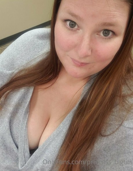 Princess Big Tits sexy actress photos