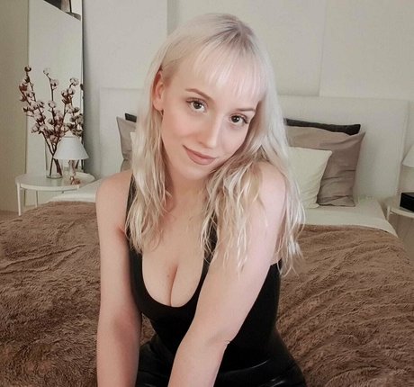 lilly eth xxx actress picture